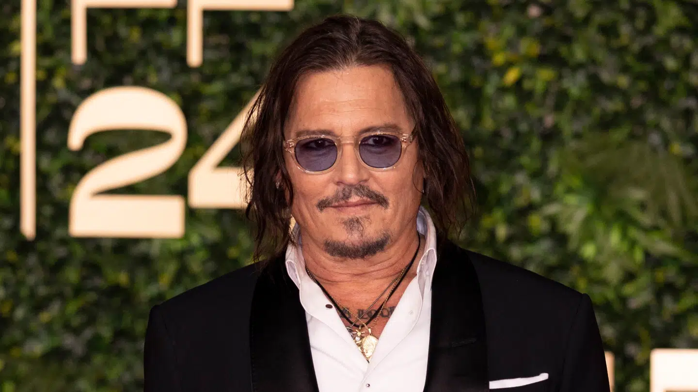 Johnny Depp er angiveligt åben for at tage rollen som Jack Sparrow tilbage i 'Pirates of the Caribbean'.