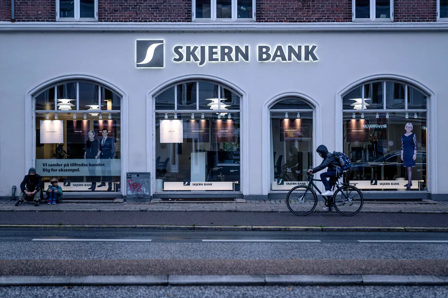 Skjern Banks filial i Hellerup. Strandvejen 143, 2900 Hellerup.