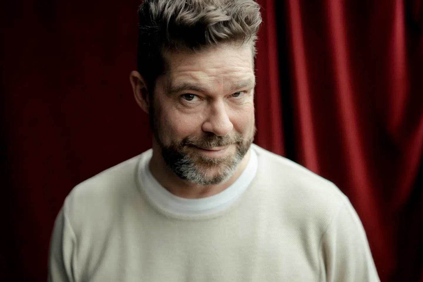 Søren Rasted hylder det gamle hit 'Barbie Girl' i et nyt opslag.