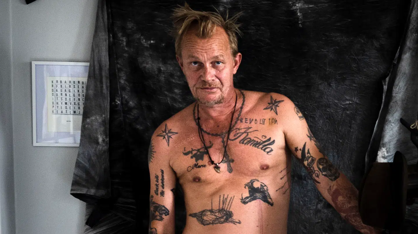 Den skandaliserede stjerne- og krigsfotograf Jan Grarup udtaler sig nu for første gang om en ny podcast, der ifølge ham selv er et langt karaktermord. Det gør han i B.T.s mediepodcast, Q&CO