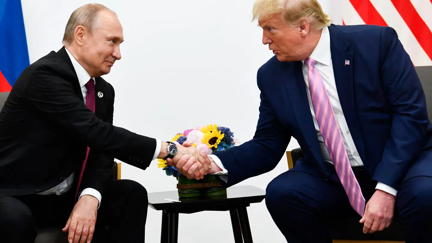 Præsident Donald Trump og præsident Vladimir Putin er 'to store egoer', der ikke kan skabe fred i Ukraine. Sådan lyder vurderingen fra Samuel Rachlin. Her er parterne under et af deres tidligere møder i 2019.