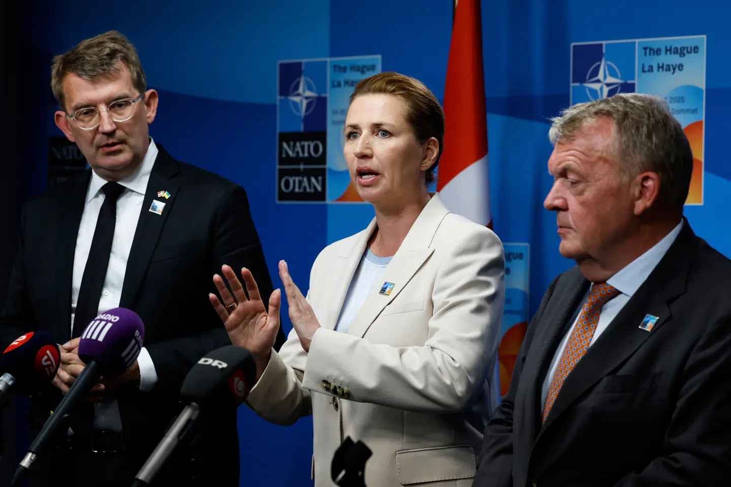 Et stort flertal i Folketinget siger ja til at suspendere en række regler for at kunne opruste hurtigere.