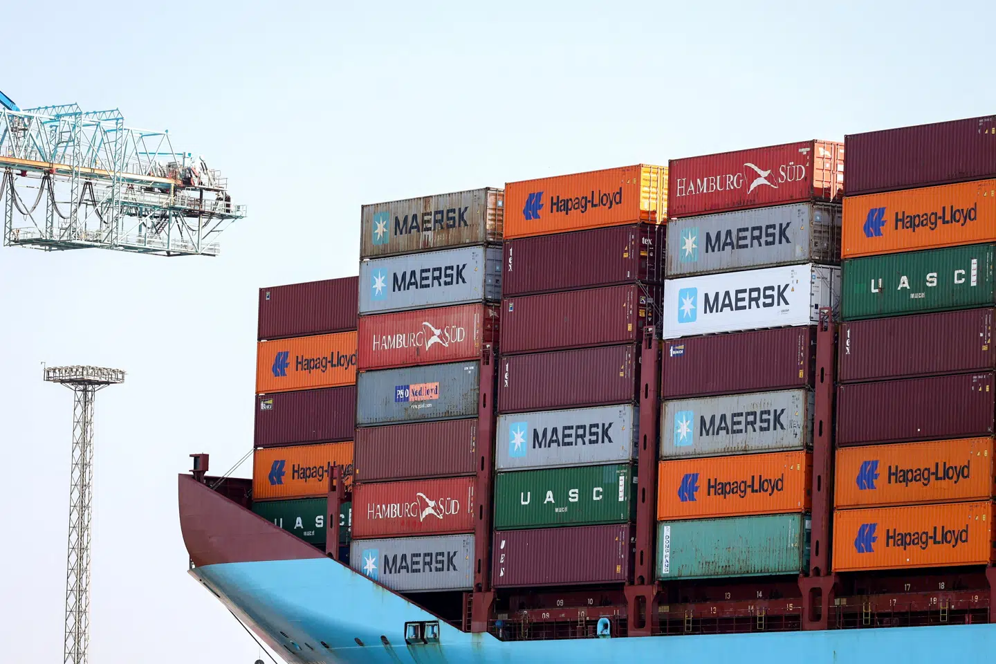 Man har siden onsdag arbejdet på at slukke en brand, der er brudt ud blandt containere på "Marie Maersk", der er et af Mærsks største containerskibe. (Arkivfoto).