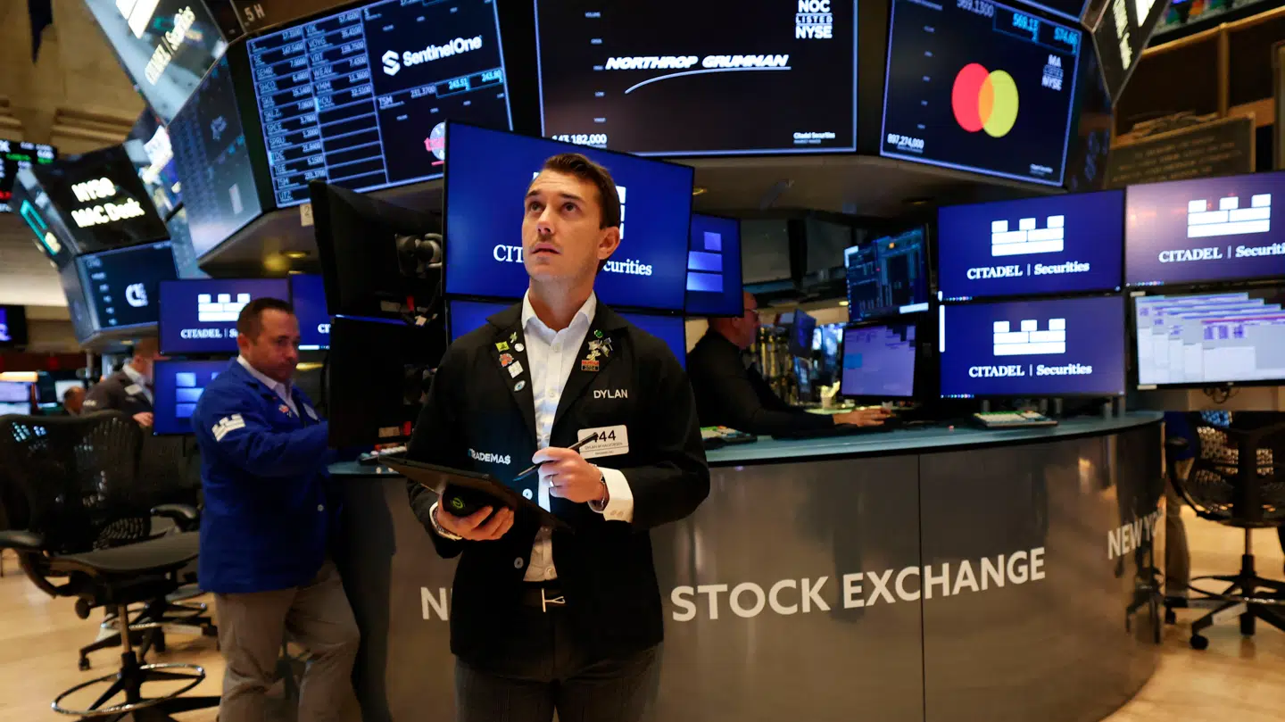 Investeringer i aktier er en god måde at gøre alt det med økonomi og virksomheder mere nærværende. Men i virkelighedens verden skal du huske at have styr på din risiko.