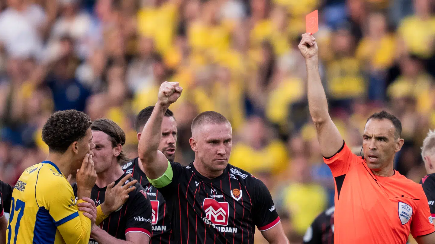 Bischoff så rødt efter 18 minutters spil i torsdagens opgør.