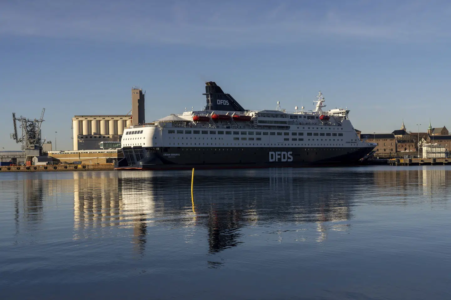 Færge fra DFDS i havnen i Oslo. DFDS tjener blandt andet sine penge på færgedrift. (Arkivfoto).