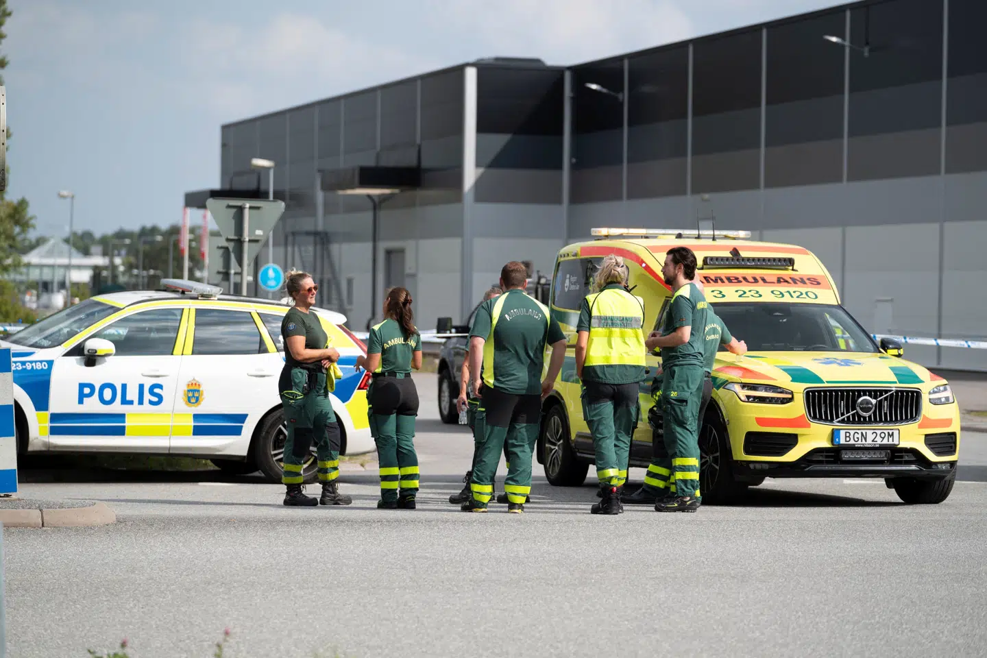 Politi og ambulancer efter et skyderi ved en moské i den svenske by Örebro, som ligger cirka 200 kilometer vest for Stockholm.