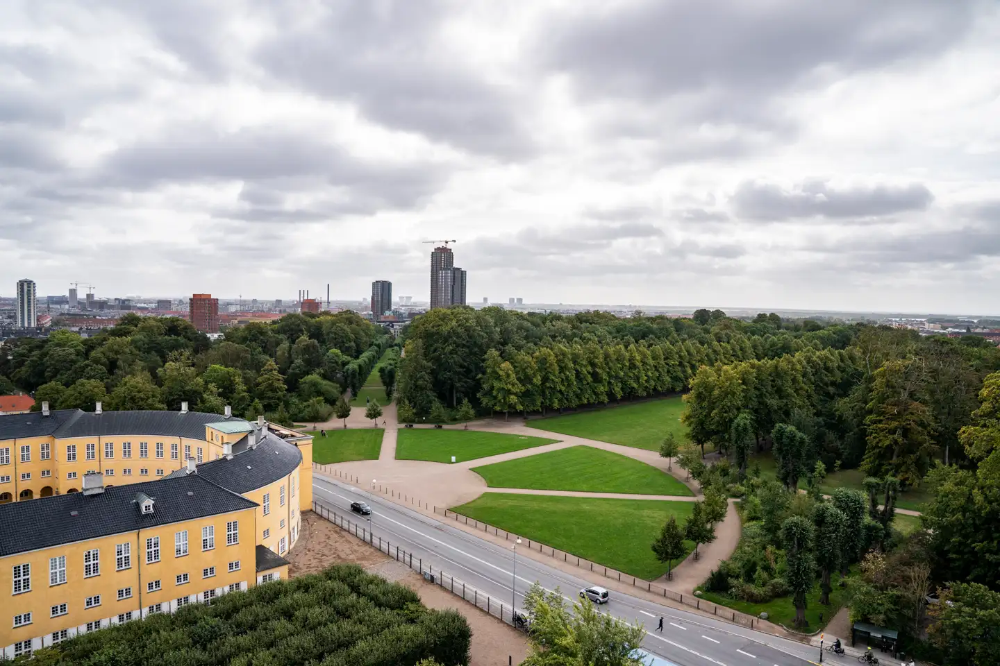 At se cykelløbet Frederiksberg Criterium er gratis, men der vil ifølge KøbenhavnLIV være et område omkring Frederiksberg Have, som er forbeholdt inviterede gæster.