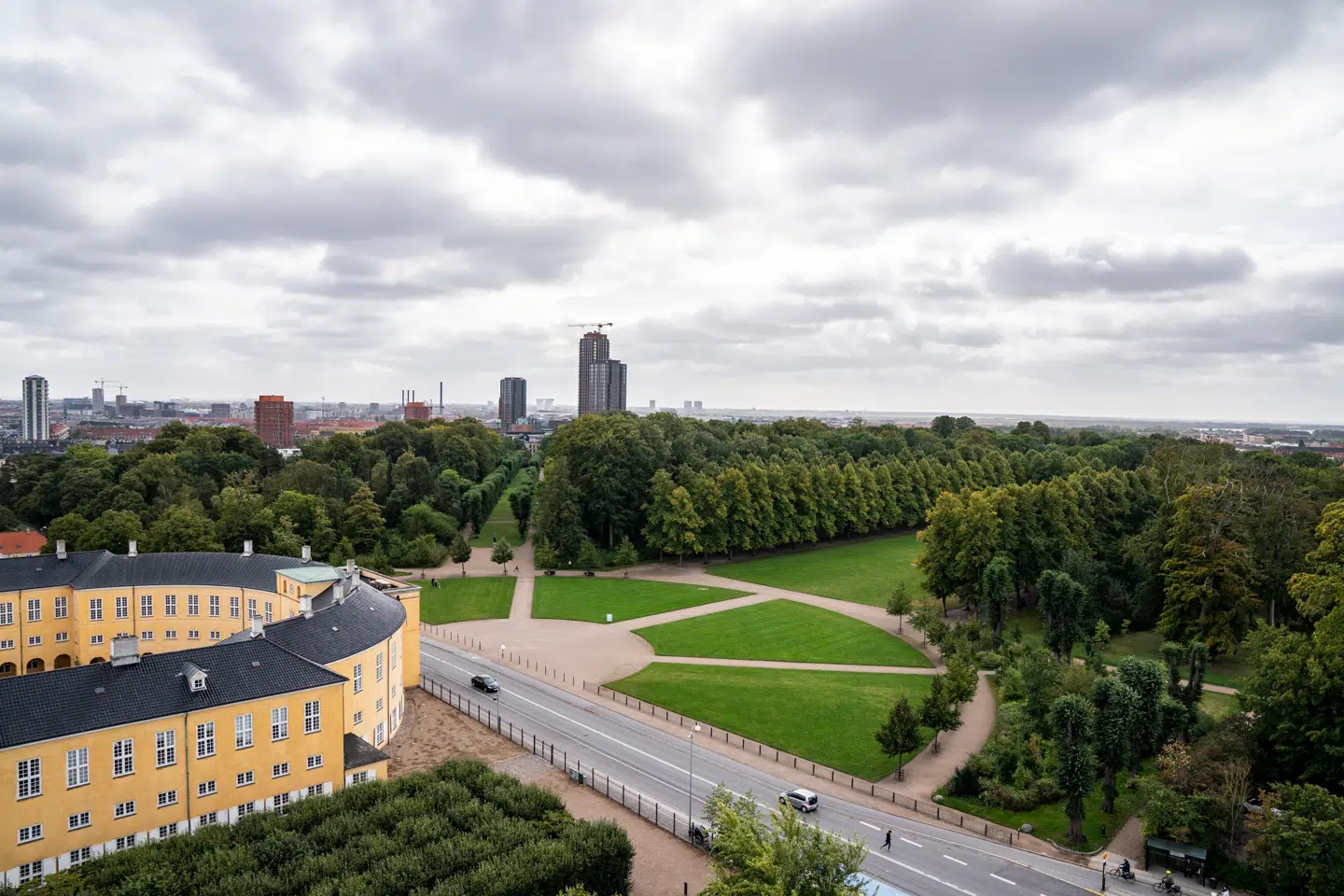 At se cykelløbet Frederiksberg Criterium er gratis, men der vil ifølge KøbenhavnLIV være et område omkring Frederiksberg Have, som er forbeholdt inviterede gæster.