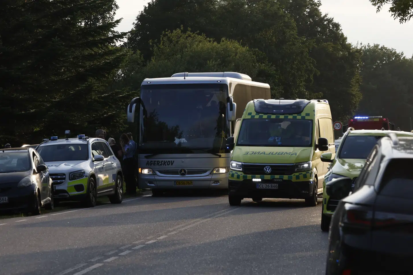 En person er omkommet og flere er tilskadkomne ved togulykke i Sønderjylland.
