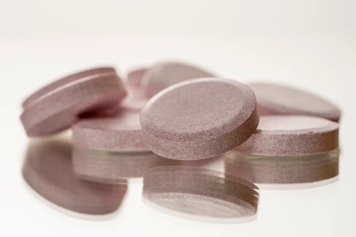 Elektrolytter findes både som brusetabletter og i diverse sportsdrikke.