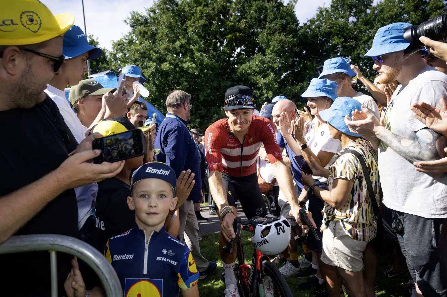 Jakob Fuglsang kørte lørdag sit sidste professionelle cykelløb. Det sluttede i fødebyen Silkeborg, hvor han blev hyldet med klapsalver fra publikum.