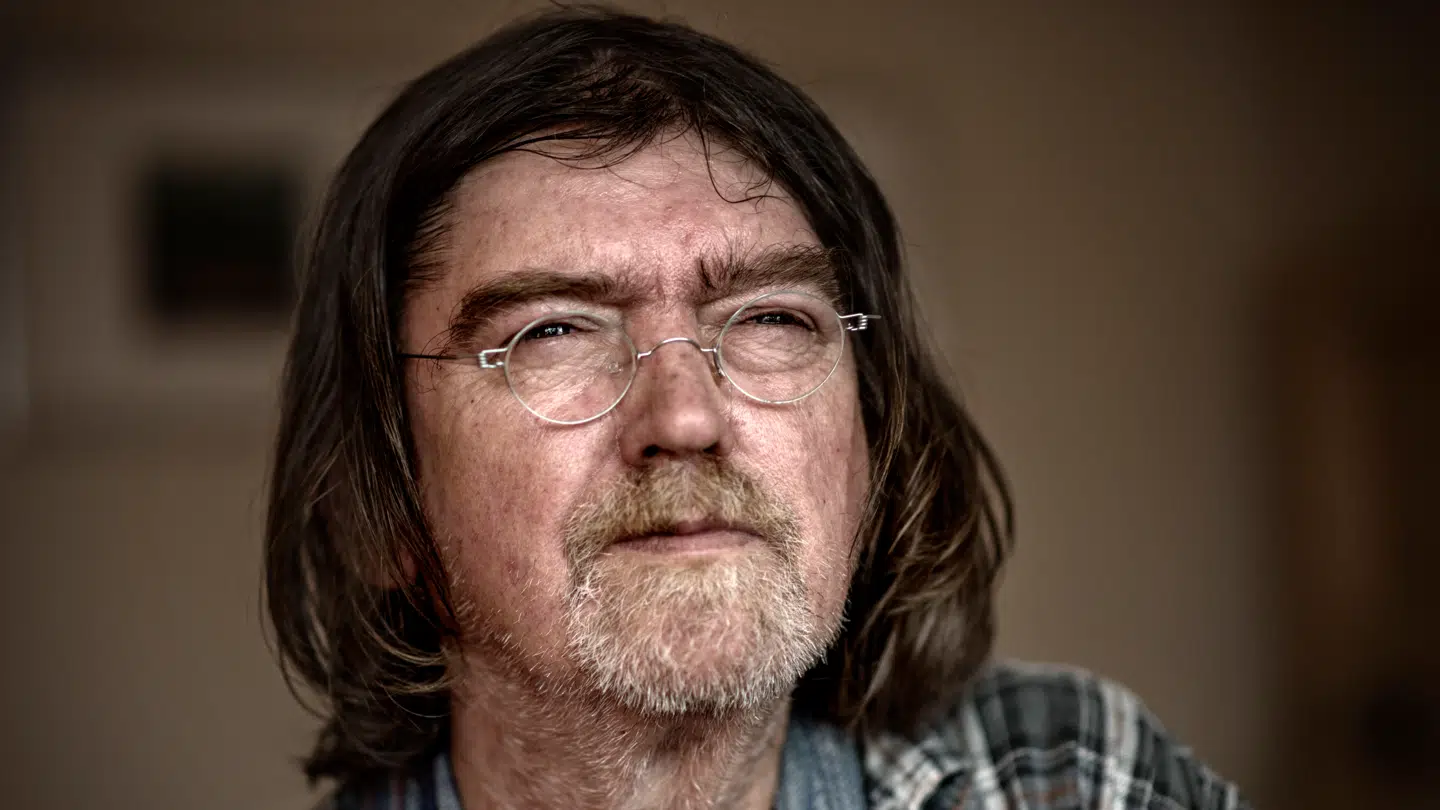 Johnny Madsen var med i det populære Tv2 program 'Ja, for Fanø'. Nu retter hans kæreste en kras kritik af programmet.