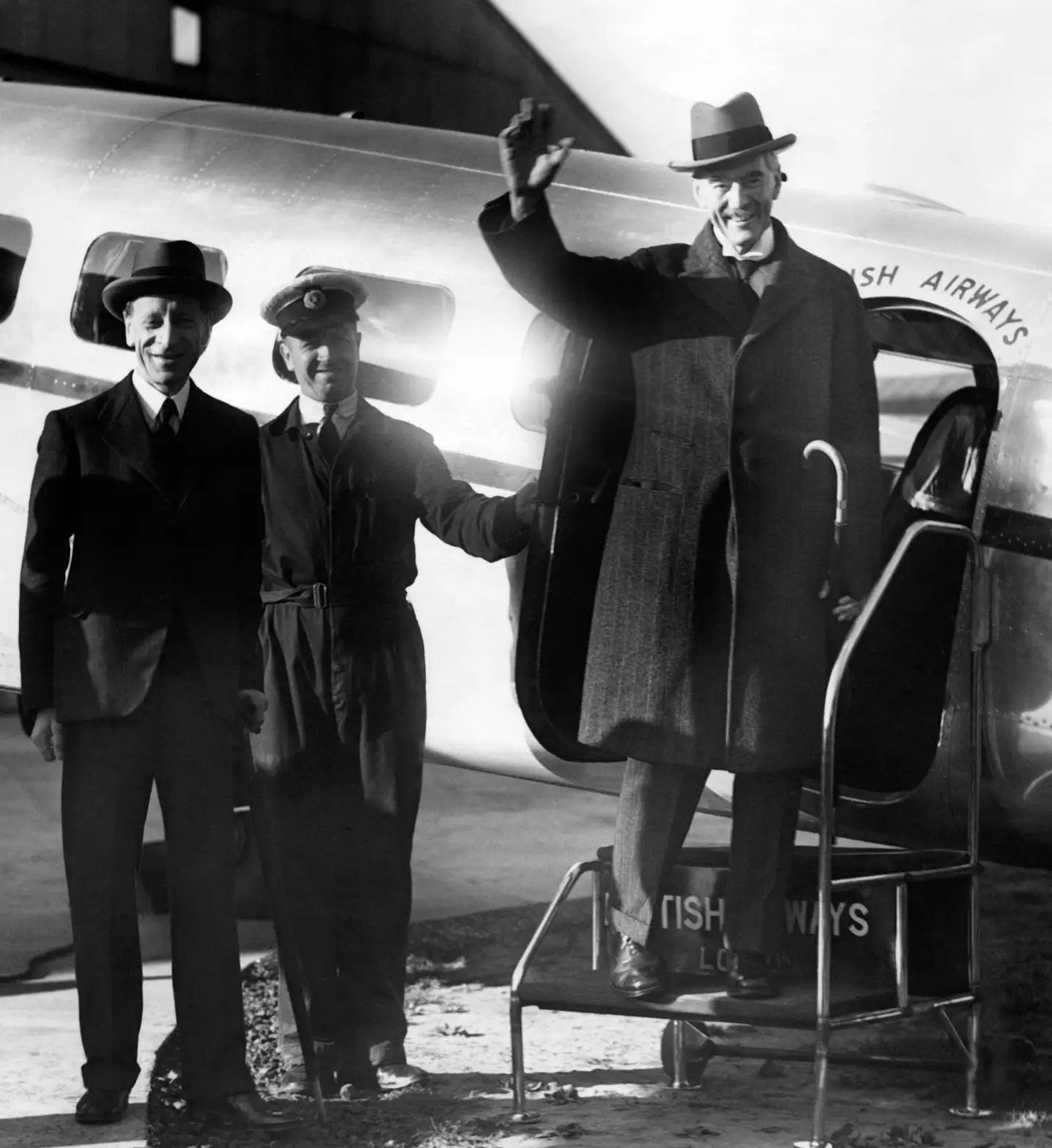 Den britiske premierminister Neville Chamberlain i 1938 forud for sin rejse til Tyskland, hvor han forhandlede en fred med Adolf Hitler, der omfattede en tysk annektering af det tjekkiske område Sudeterland. Nu risikerer Europa en gentagelse af historien, siger ekspert.