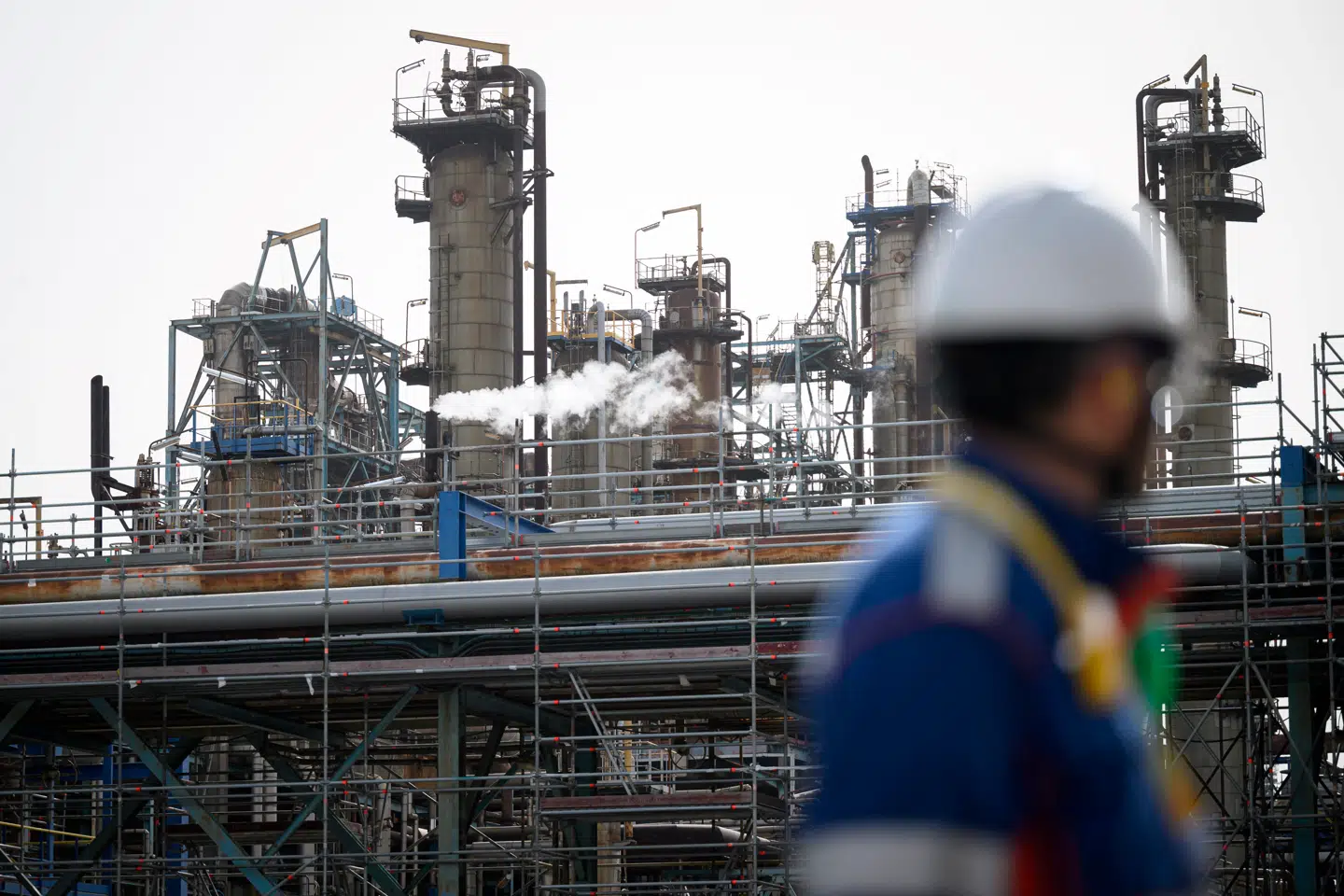 Tre oliegiganter, der skruer massivt op for jagten på nye olie- og gasfelter, står fortsat på dansk storbanks liste over selskaber, som der investeres i.