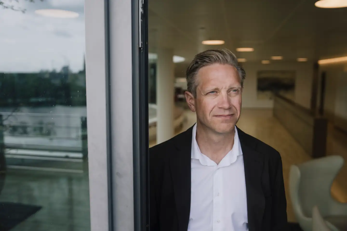 Christian Jensby, ledende partner i revisionshuset Deloitte i Danmark, er en af de deltagere i Djøfs ledelsespolitiske panel, der mener, at danske virksomheder bør holde fast i DEI trods politiske vinde om det modsatte fra USA.