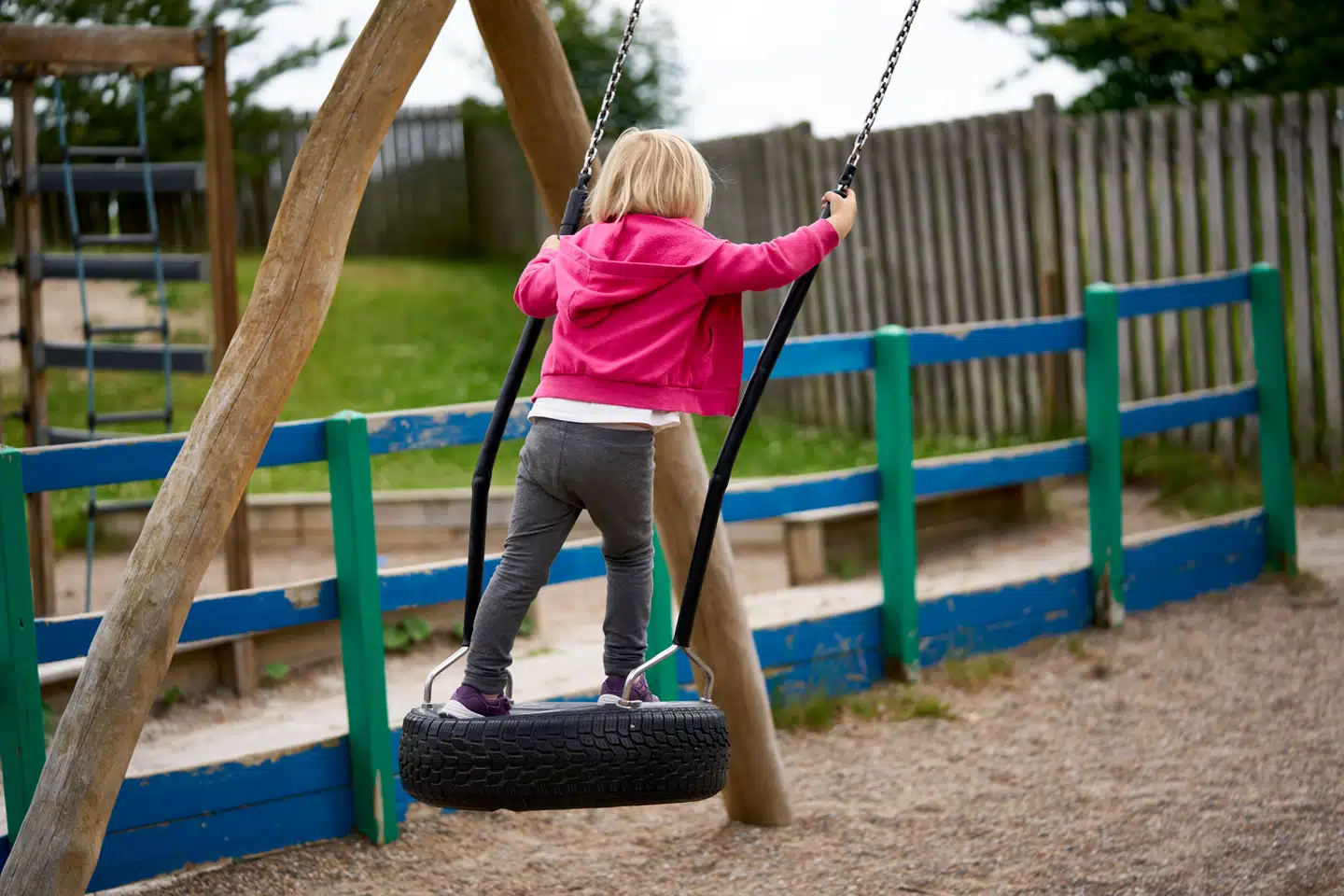 »At møde børn ligeværdigt betyder ikke, at børn og voksne er ligestillede, eller at børn altid skal have deres vilje,« skriver Helle Baadsgaard Rebien, der er gymnasielærer og omsorgsaktivist, og Hye Marcussen, der er familierådgiver og omsorgsaktivist.