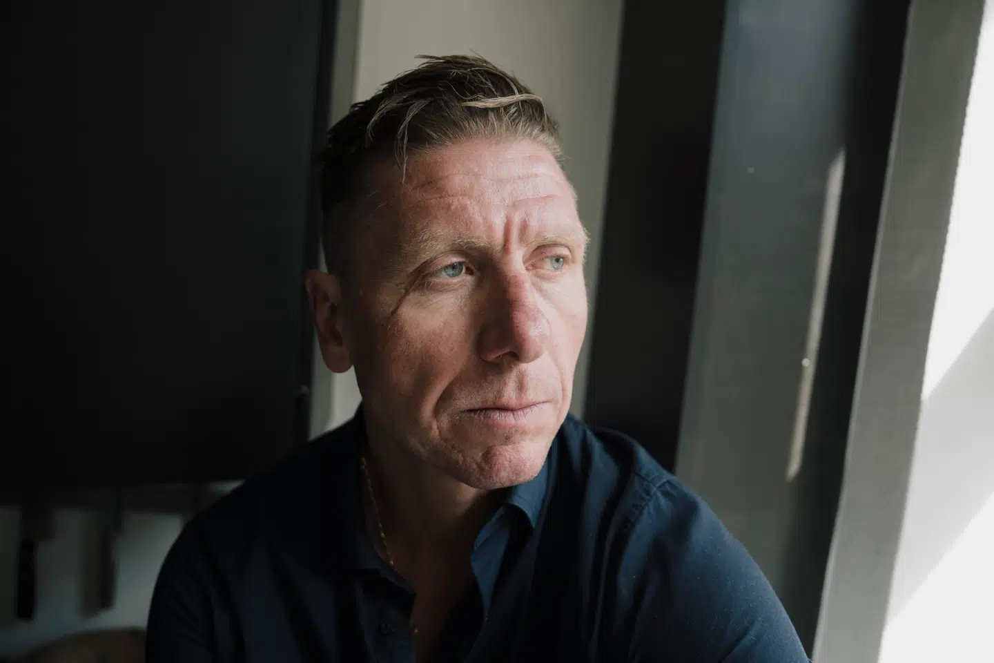 Forfatter og manuskriptforfatter Jesper Bernt mistede kernefamilien, da han blev skilt i 2019. Han mærkede tydeligt angsten for fremtiden og frygtede at havne et svært sted. Men en aktiv beslutning gjorde hele forskellen.