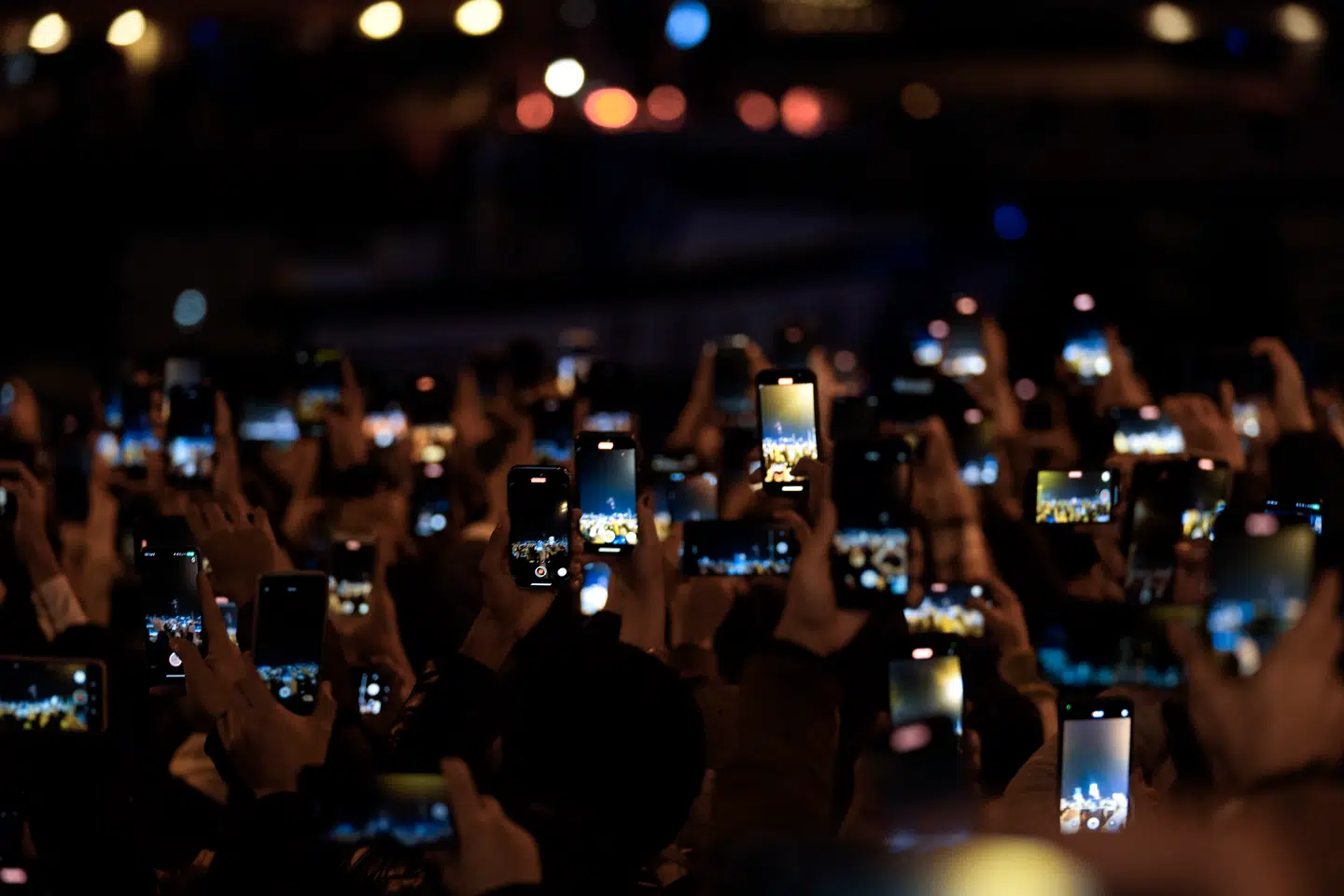 Apps behøver ikke at være installeret på selve mobiltelefonerne, men kan køres fra et datacenter, så man slipper for at dele data med teknologigiganterne, siger svensk opfinder. Arkivfoto