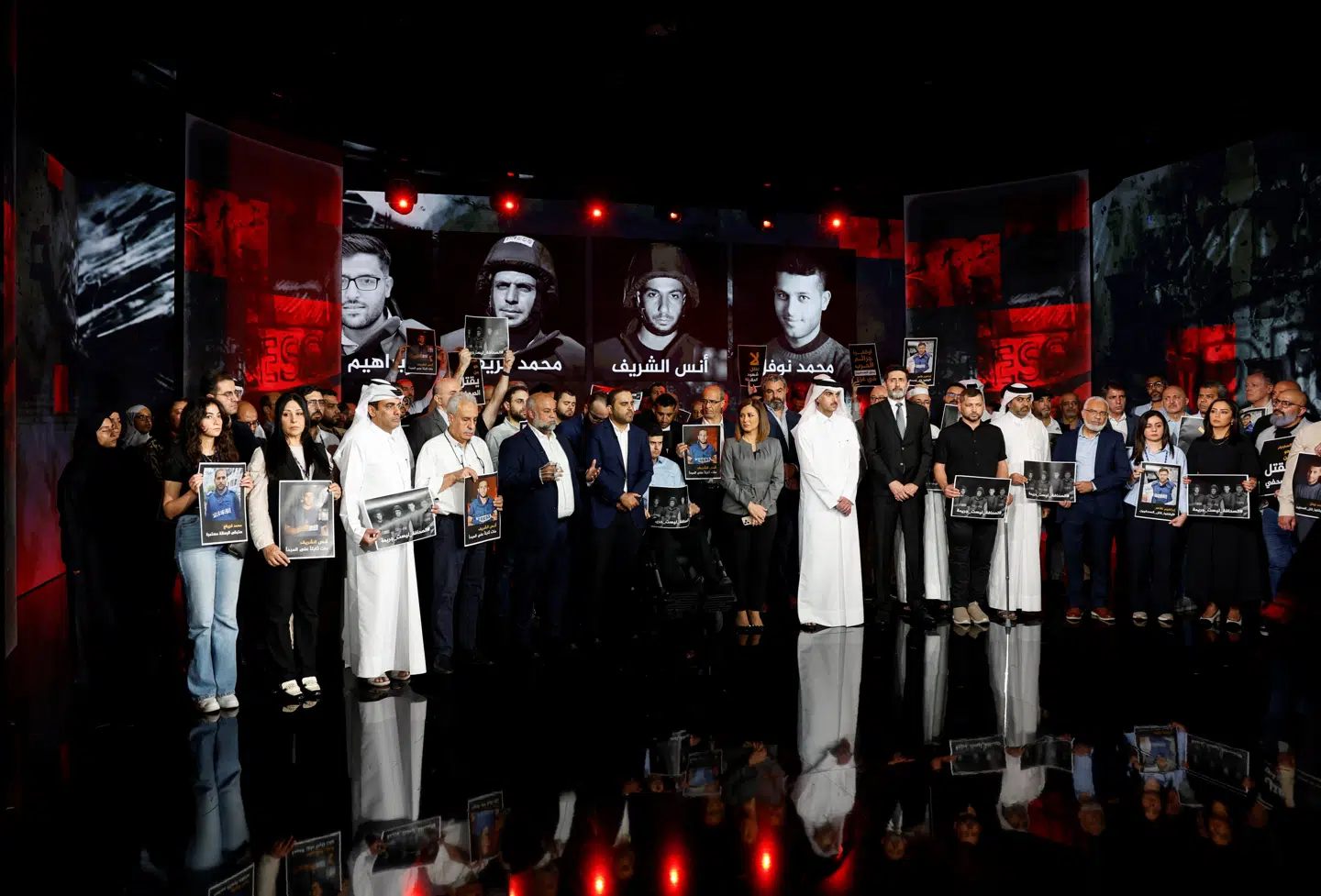 På Al Jazeeras hovedkontor i Doha mindes ansatte deres dræbte kolleger i Gaza. Tv-stationen, som er statsfinansieret af Qatar, spiller selv en central rolle i den politiske kamp om fortællingen.