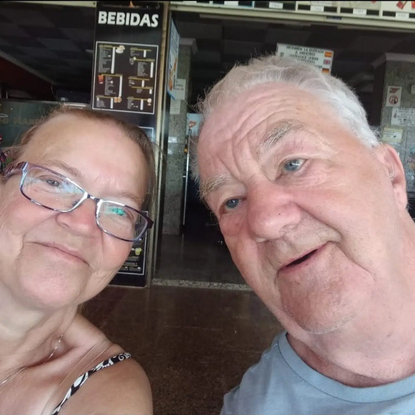 Den afdøde 70-årige brite Leslie Green fejrede sin runde fødselsdag med en ferie med hustruen Julie Green på det firestjernede all inclusive-hotel Occidental Jandia Playa på Fuertecentura. Nu har en retlig undersøgelse slået fast, at han døde af salmonellaforgiftning under ferien. Foto: PR