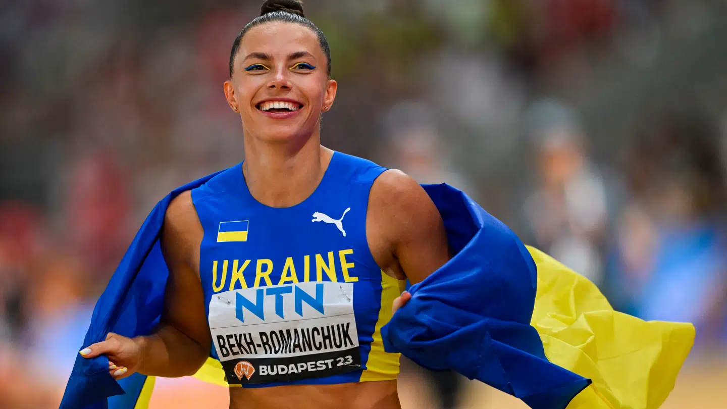 Maryna Bekh-Romanchuk fejrer sin andenplads ved VM i Budapest i 2023.