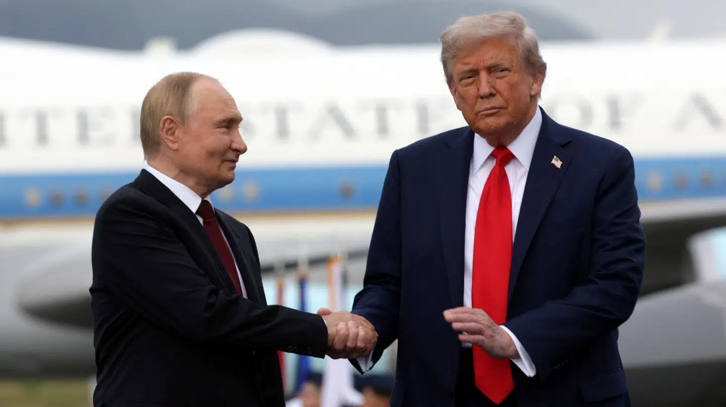 Vladimir Putin – her sammen med Donald Trump i Alaska – skulle angiveligt være klar på at møde Ukraines præsident Zelenskyj.