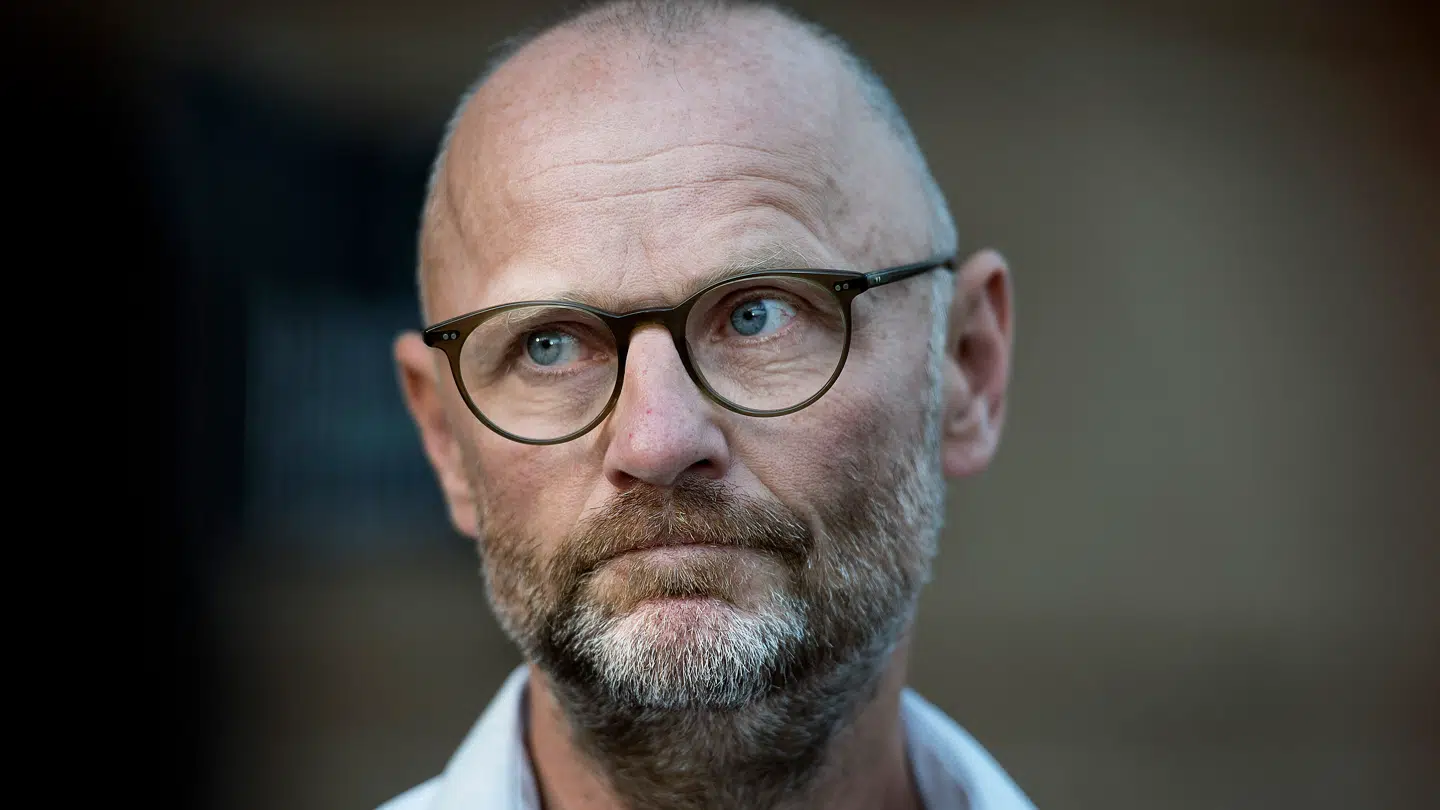 Henrik Qvortrup mener, at Mette Frederiksen spiller farligt spil med sit opslag på Facebook.