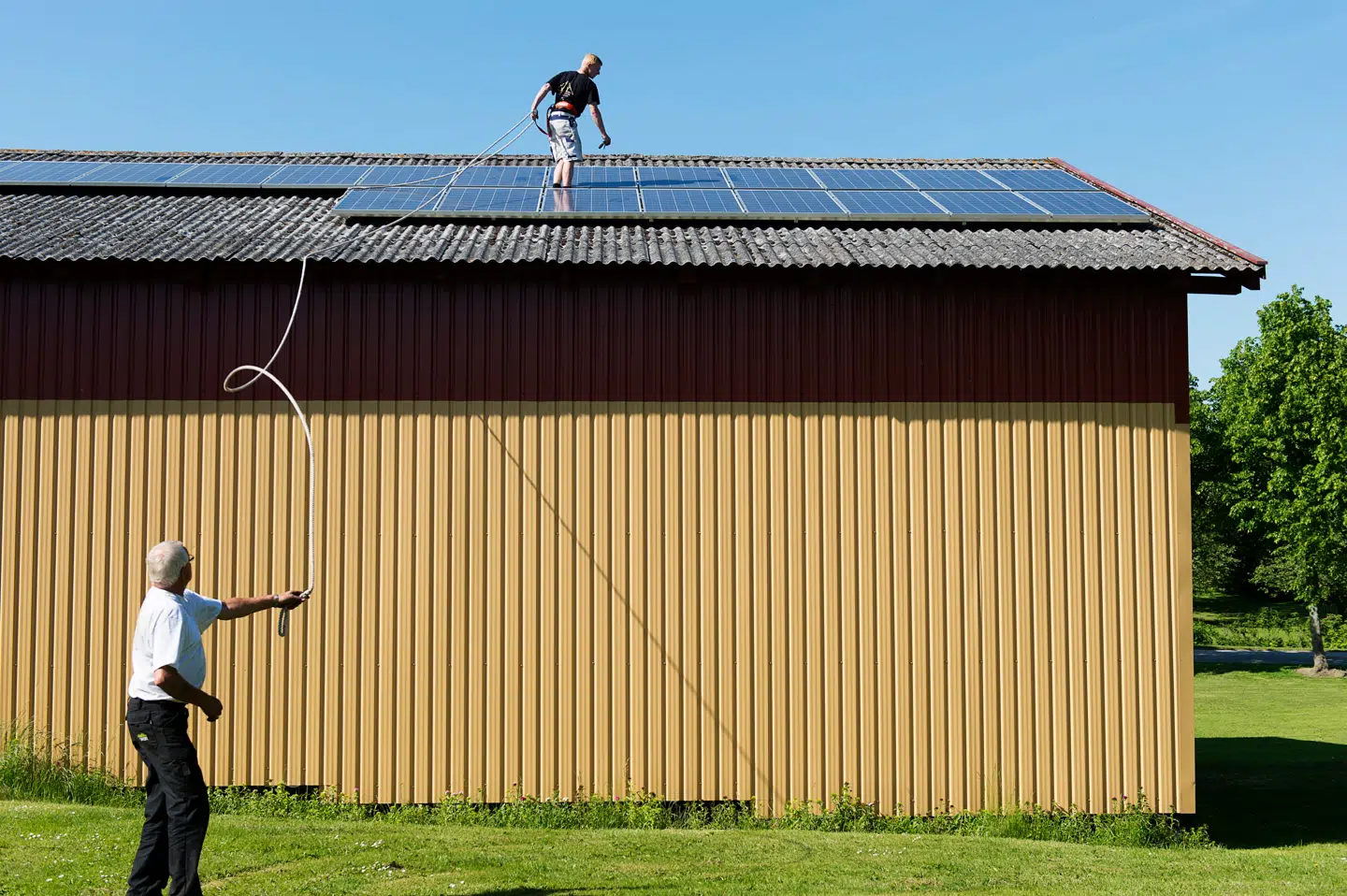 »Med andre ord rammer afgiftsnedsættelsen præcis de borgere, der allerede har bidraget til den grønne omstilling ved at kombinere lavt elforbrug med investering i solceller,« skriver Henrik Ohrt.