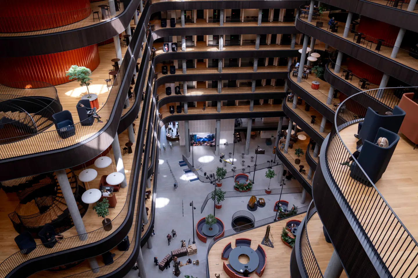 Danske Bank har fået to påbud fra Finanstilsynet for brud på hvidvaskreglerne.