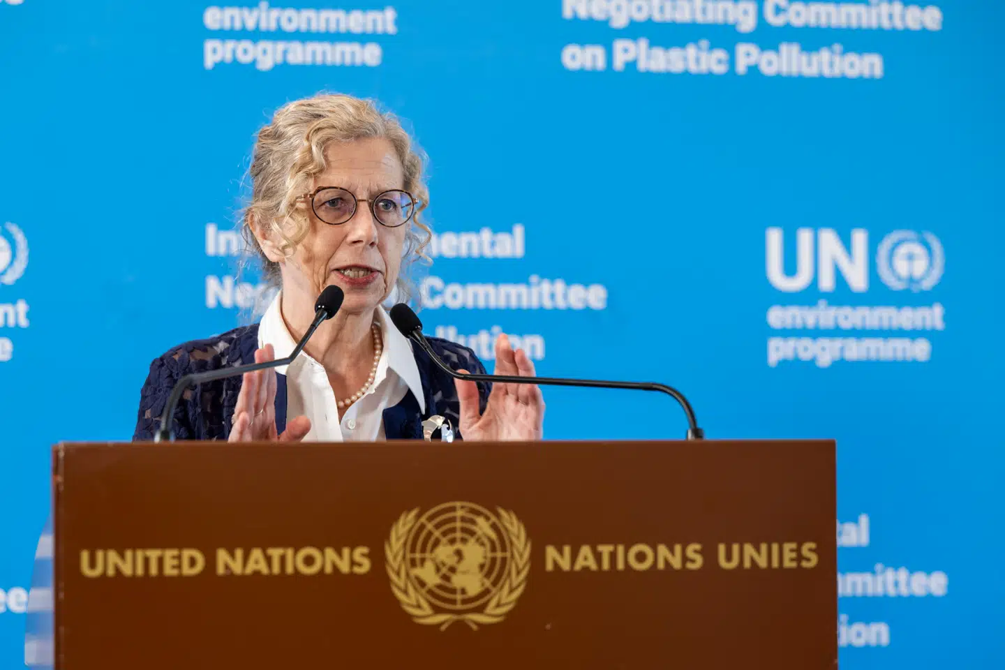 UNEP’s administrerende direktør, Inger Andersen, orienterede pressen på en pressekonference efter afslutningen af anden del af den femte samling i FN’s forhandlingskomité om plastforurening ved FN’s europæiske hovedkvarter i Genève, Foto: Martial Trezzini, Scanpix