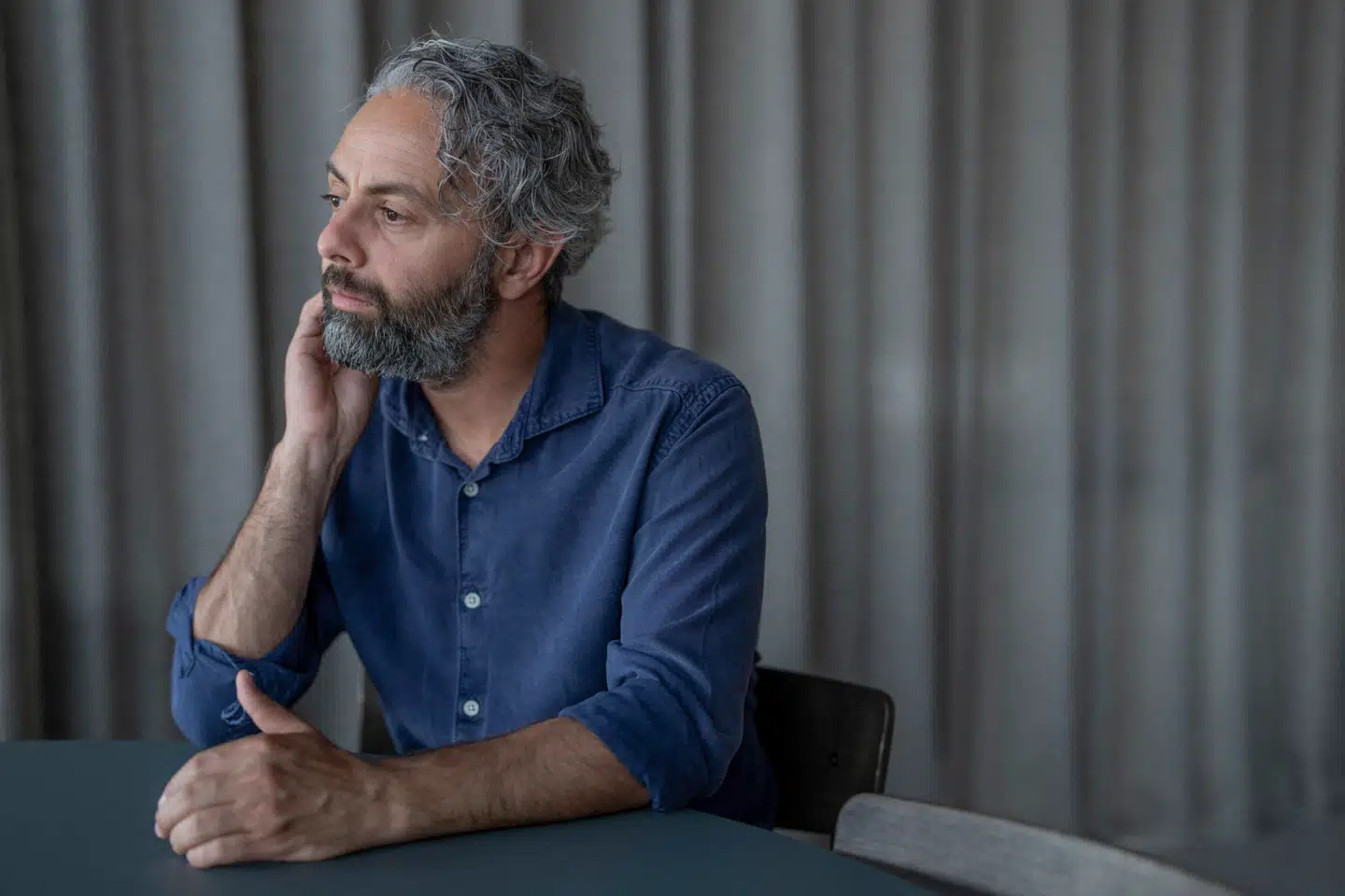 Waleed Safi er den første dansktalende journalist siden 1931, der har forsøgt at snige sig ind i Mekka. Det gik ham noget bedre end hans forgænger, der blev myrdet undervejs for 93 år siden.