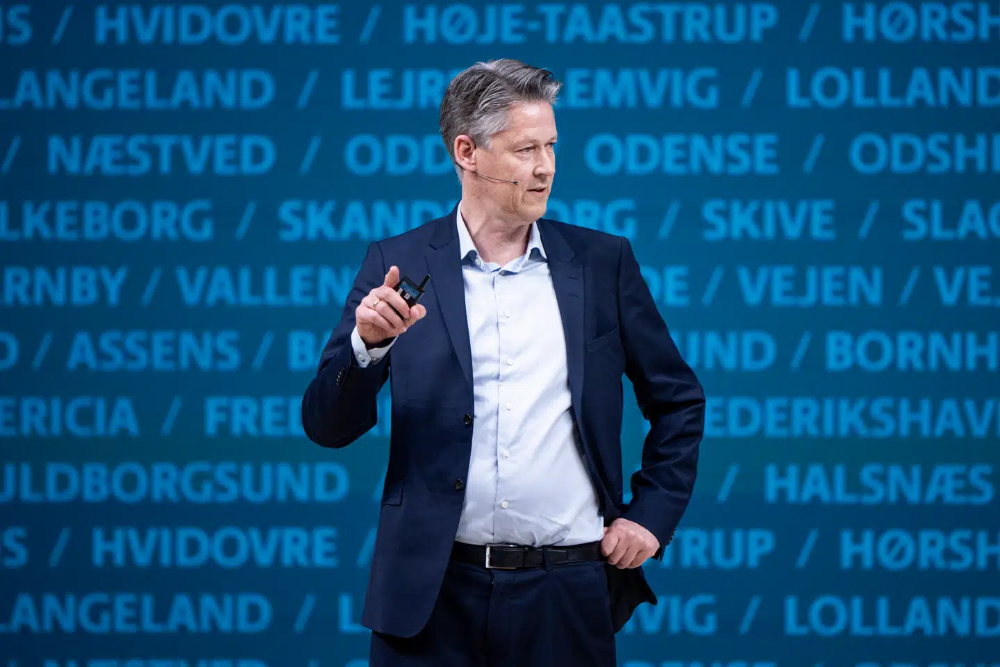 Hvis man skal dæmpe inflationen, så er det den forkerte vej at gå at pumpe flere penge ud i økonomien, fremhæver Michael Svarer.