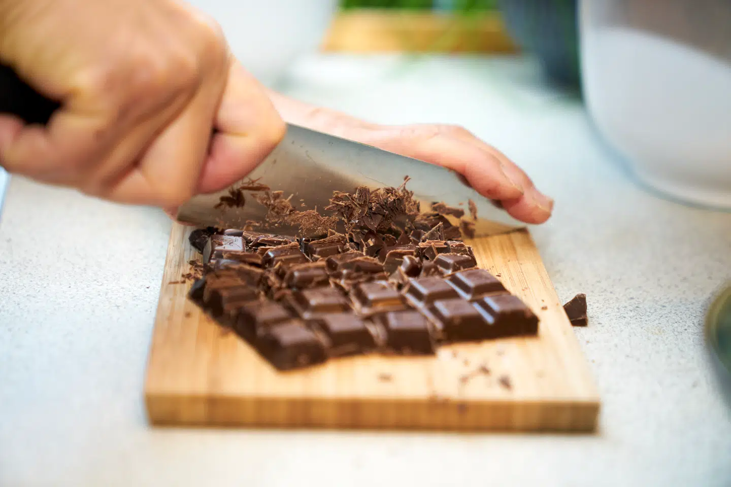 Chokoladeafgiften blev indført i år 1922 i Danmark. Nu, 103 år senere, vil regeringen afskaffe den.