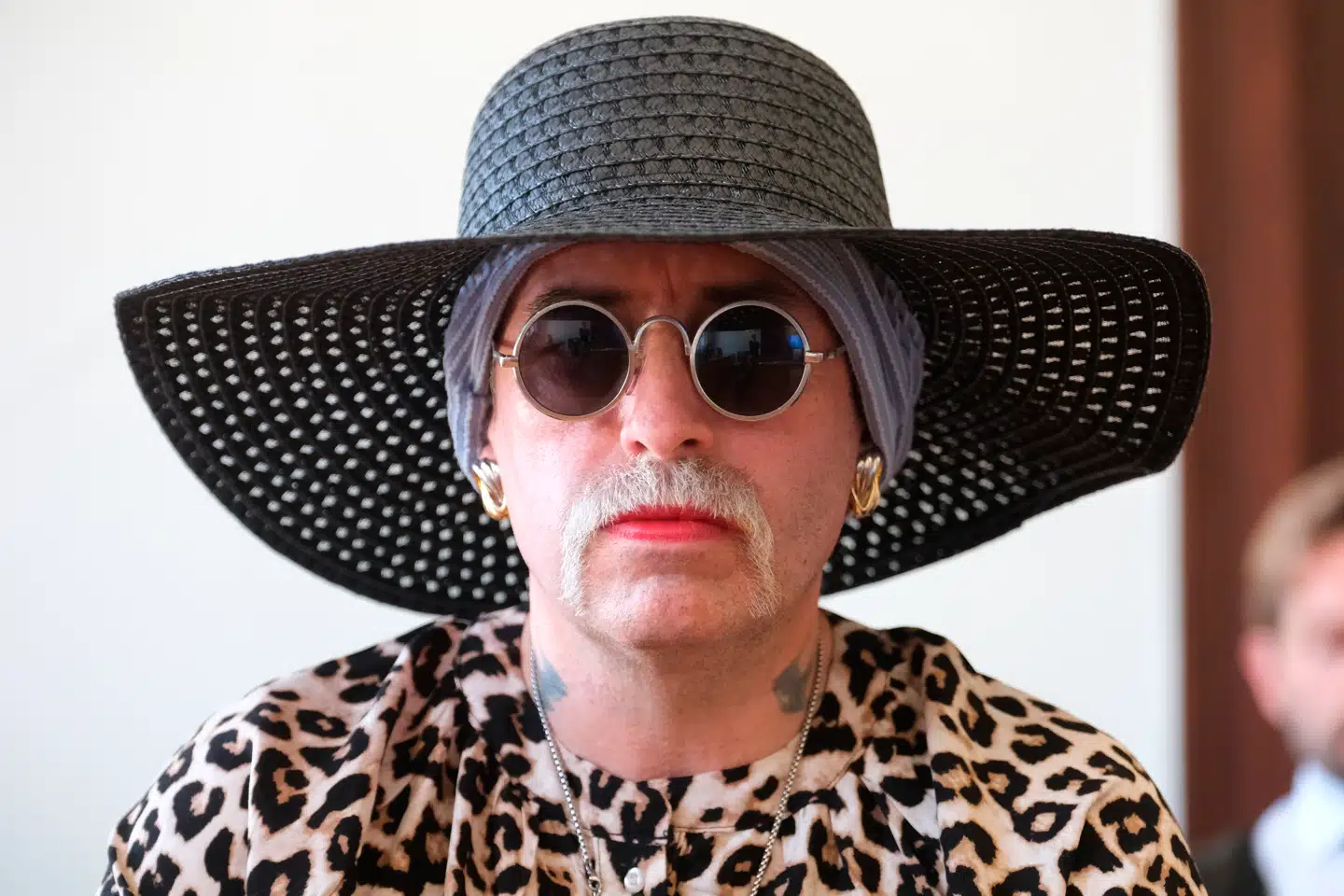 Den tyske nynazist Marla-Svenja Liebiech skiftede køn til kvinde i 2024. Nu er Liebich, der har været nazist siden 1990erne og har markeret som stærk modstander af rettigheder til seksuelle mindretal, blevet idømt halvandet års ubetinget fængsel, der efter planen skal afsones i et kvindefængsel. Sagen har udløst heftig debat i Tyskland.