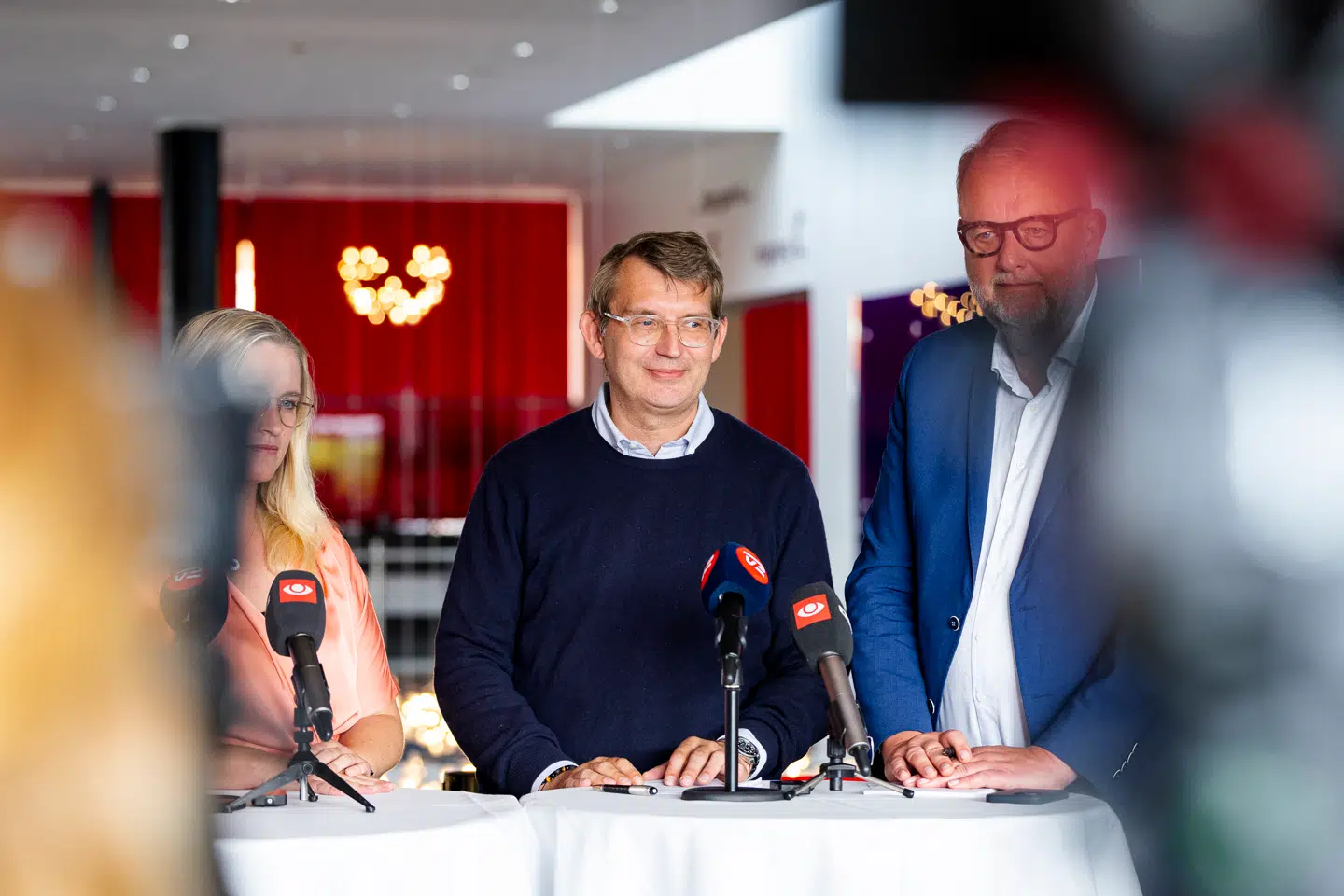 Troels Lund Poulsen (V) lagde egentlig ud med at tale om afgiftslettelser og flere penge til politiet. Men det var en af hans partifæller, som ikke var mødt op, der endte med at løbe med opmærksomheden.