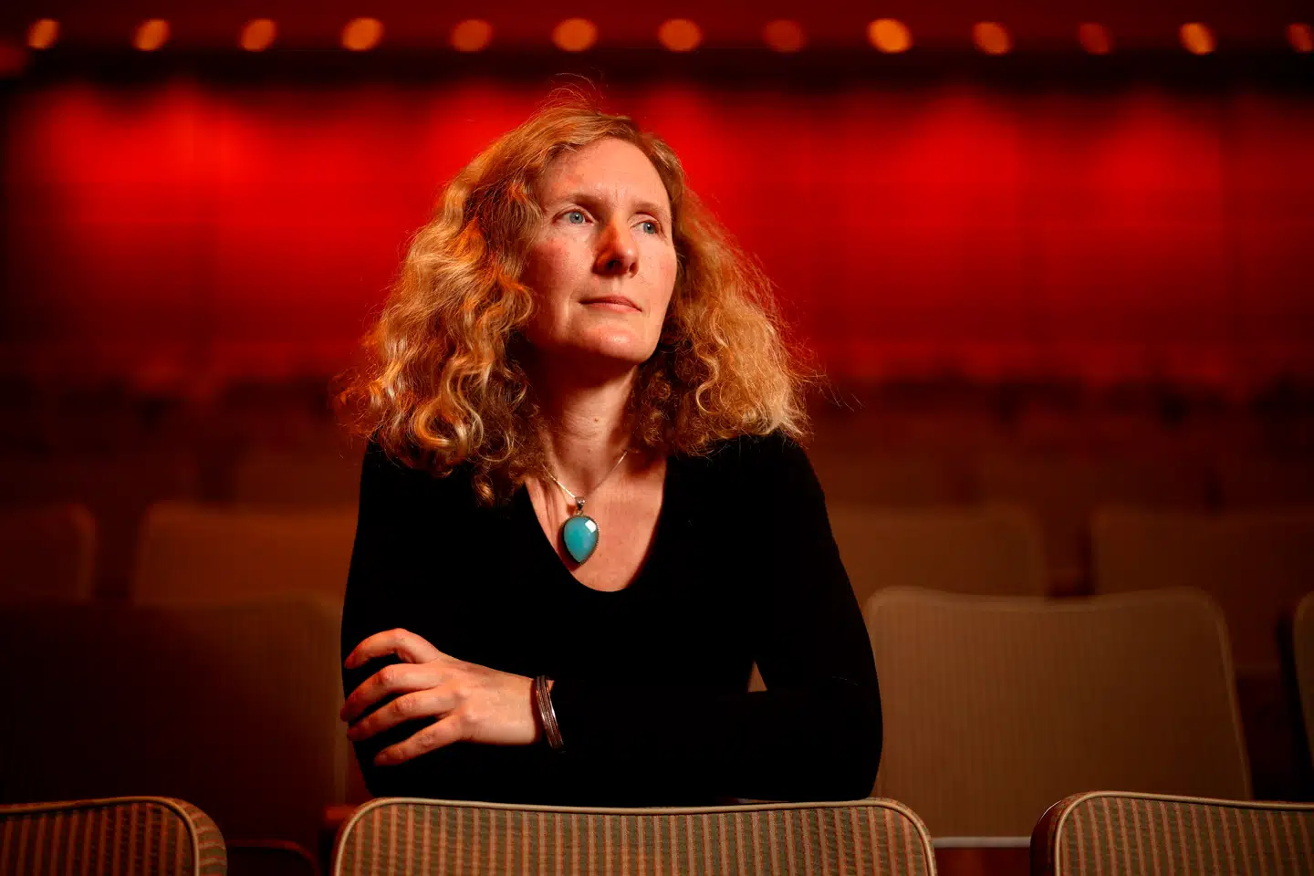 Samantha Harveys roman »Seksten solnedgange« blev sidste år belønnet med en af verdens fineste litteraturpriser.