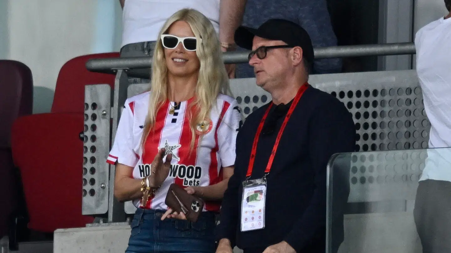 Claudia Schiffer og hendes mand Matthew Vaughn under Brentfords kamp mod Aston Villa 23. august.