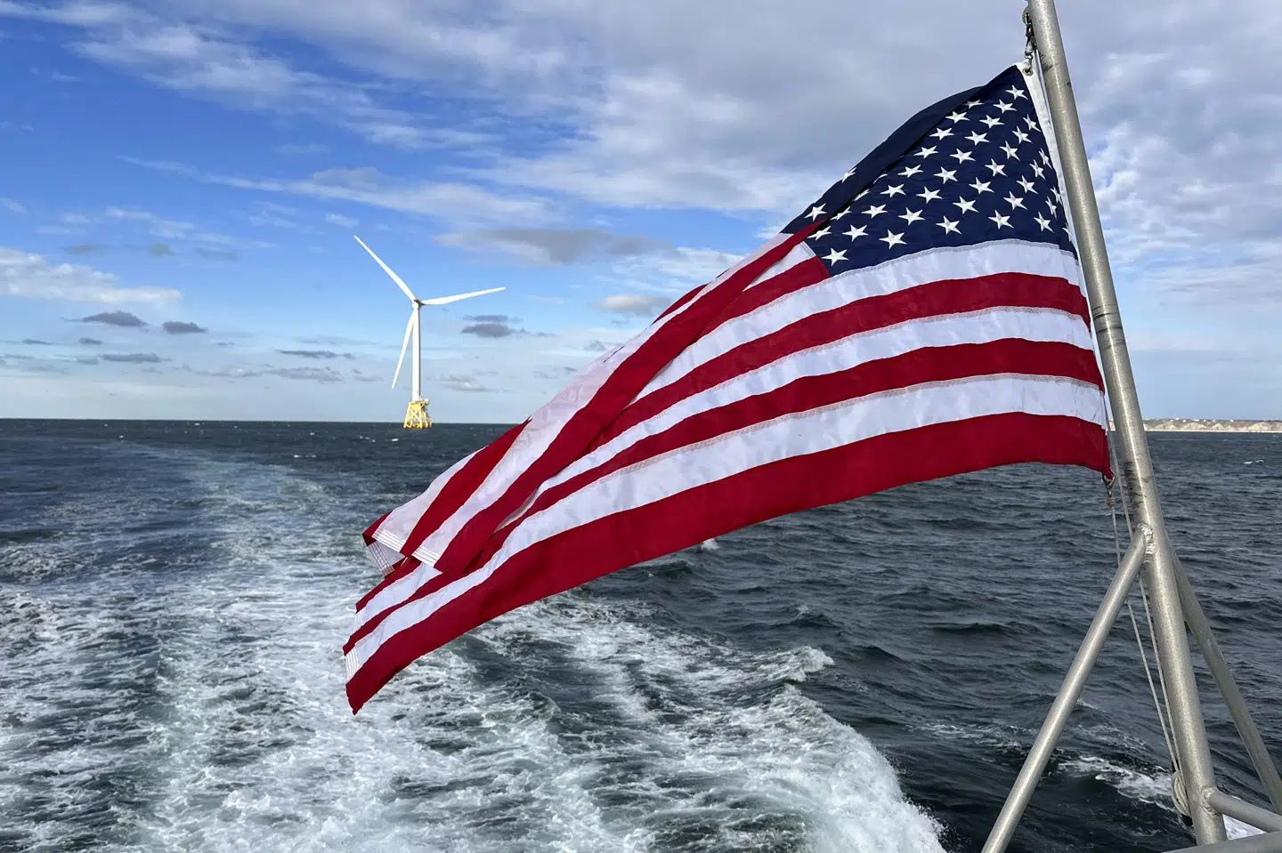 Ørsted har tidligere opført havvindparker ud for Rhode Islands kyst. Her ses en af de fem havvindmøller, der leverer strøm til øen Block Island.