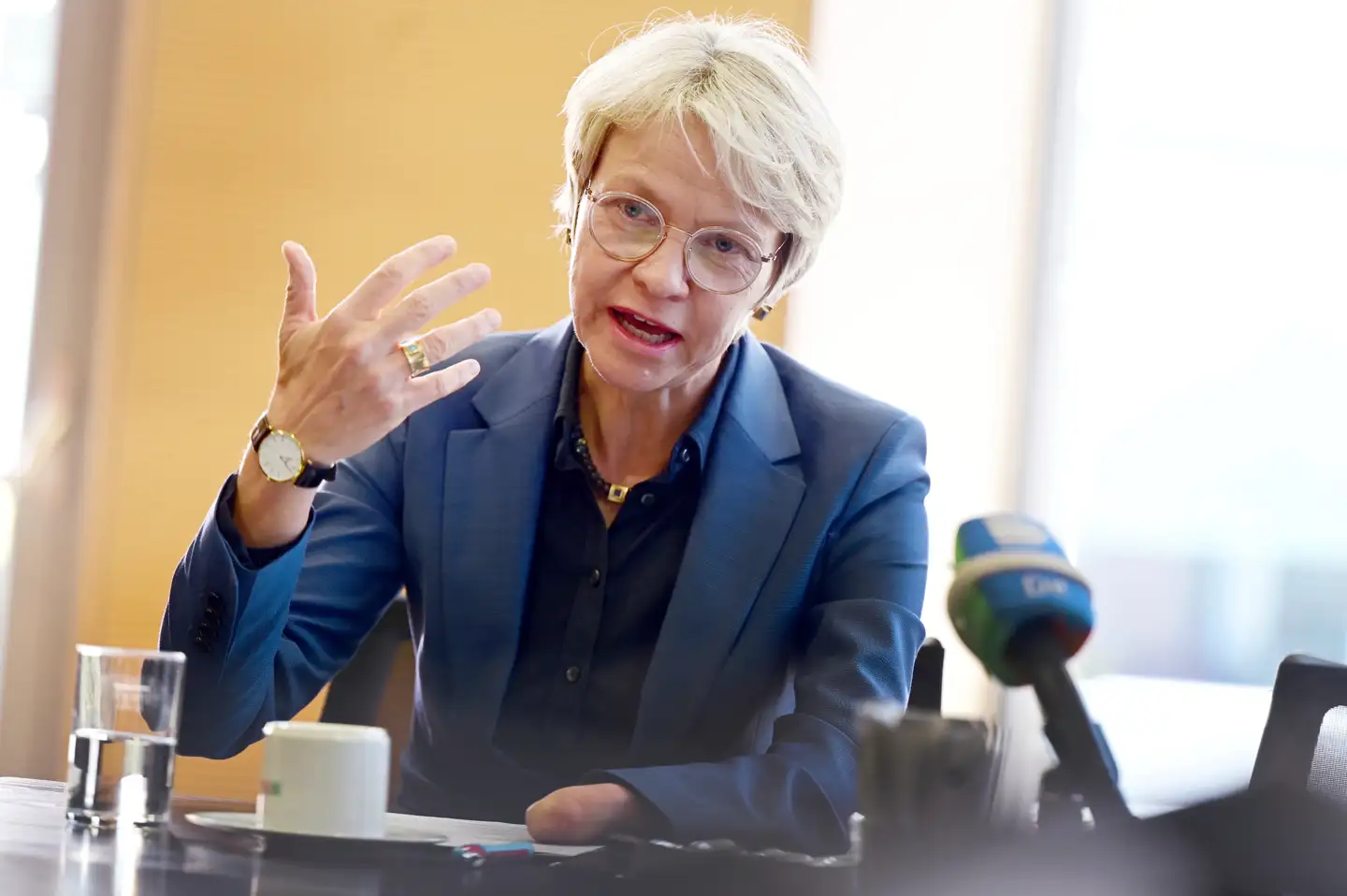 »Jeg har mange spørgsmål, fordi jeg har aldrig oplevet en sag som denne før,« siger Dorothee Feller til WDR ifølge Bild.