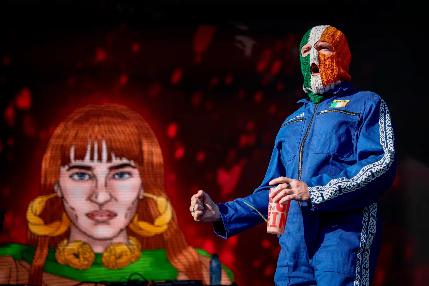 J.J. O Dochartaigh, som optræder under navnet DJ Provai, er en af tre medlemmer af Kneecap.