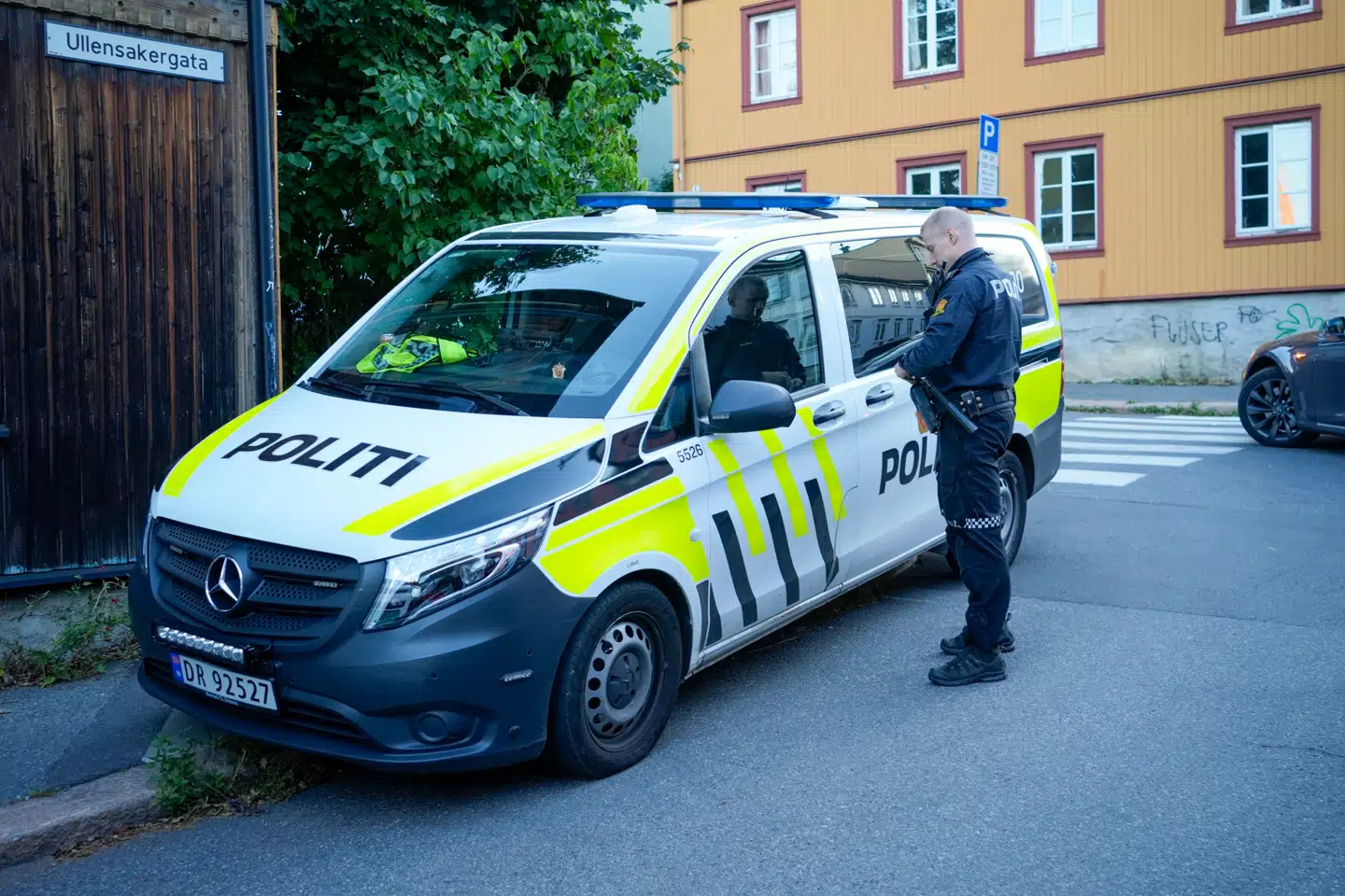 Drabet på den kvindelige ansatte bliver set som et politisk motiveret angreb grundet kvindes baggrund.