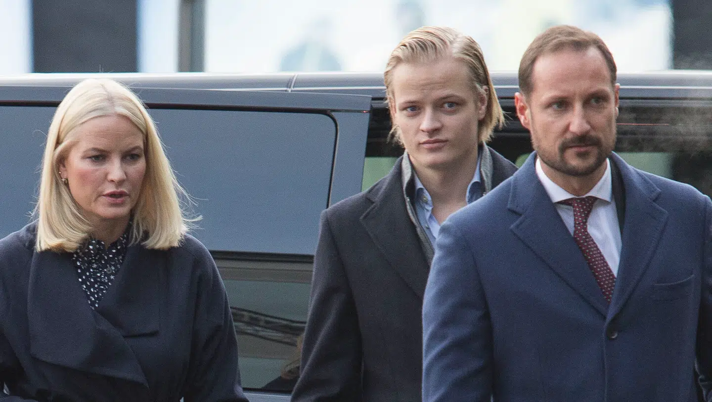 Kronprinsparret og Marius Borg Høiby fotograferet sammen tilbage i 2017.