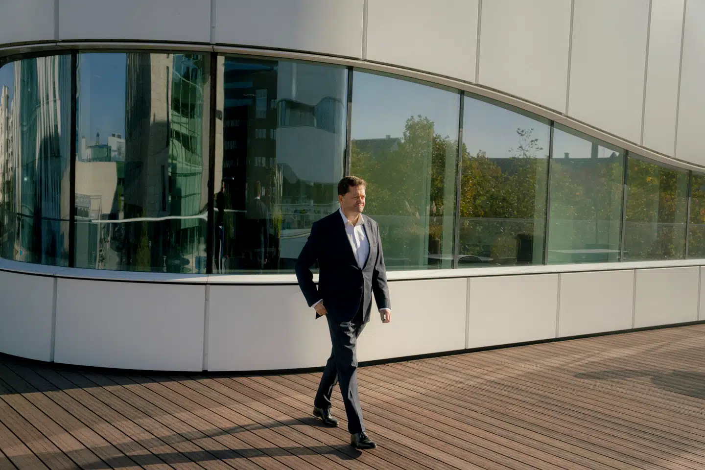 Den mangeårige topchef for Bavarian Nordic, Paul Chaplin, står til en solid gevinst, hvis selskabet får nye ejere.