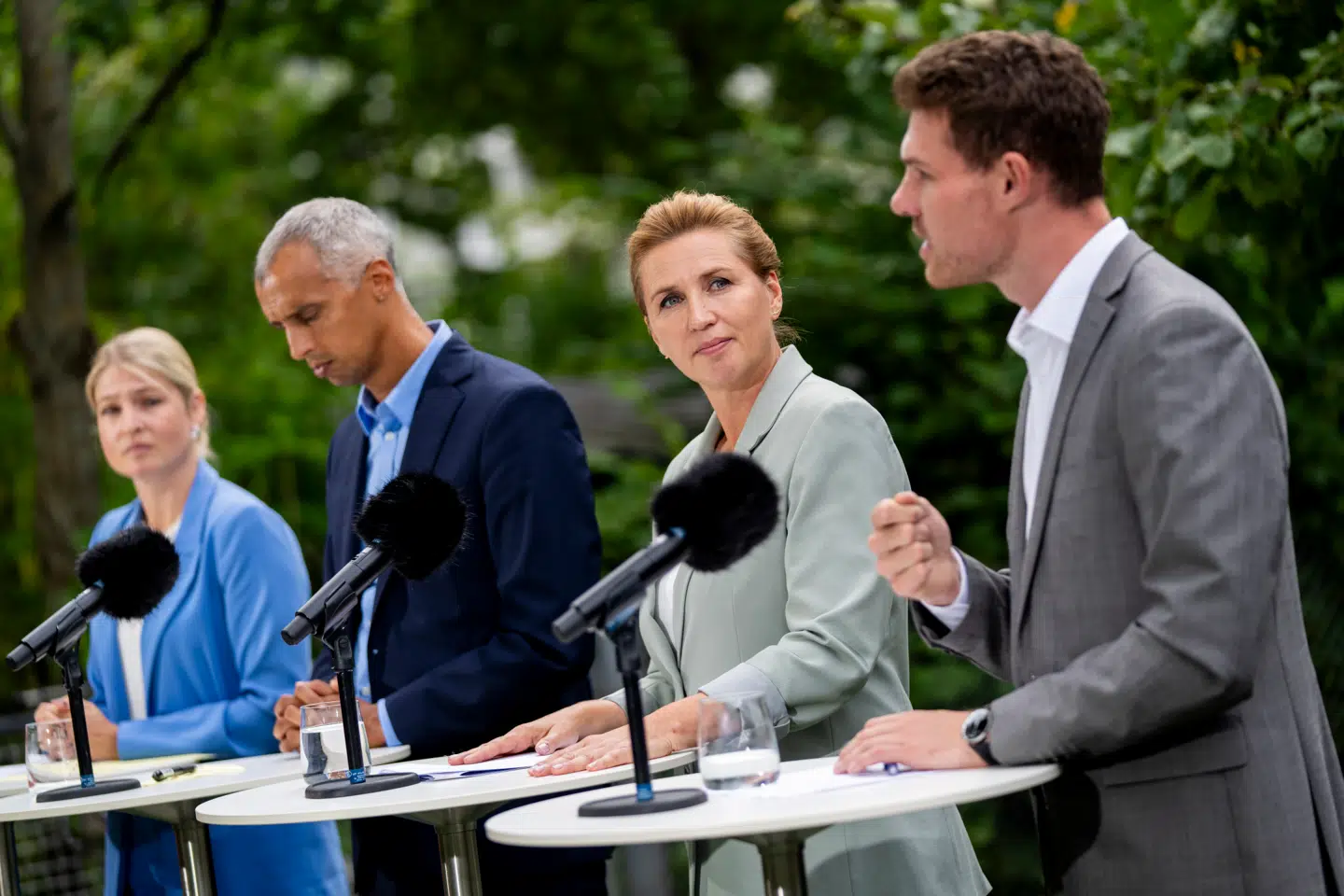 Socialdemokratiet kæmper for at trække fokus hjem til Danmark efter flere års udenrigspolitisk monopol i den politiske samtale, men journalisterne trak den anden vej under pressemødet ved Socialdemokratiets sommergruppemøde.