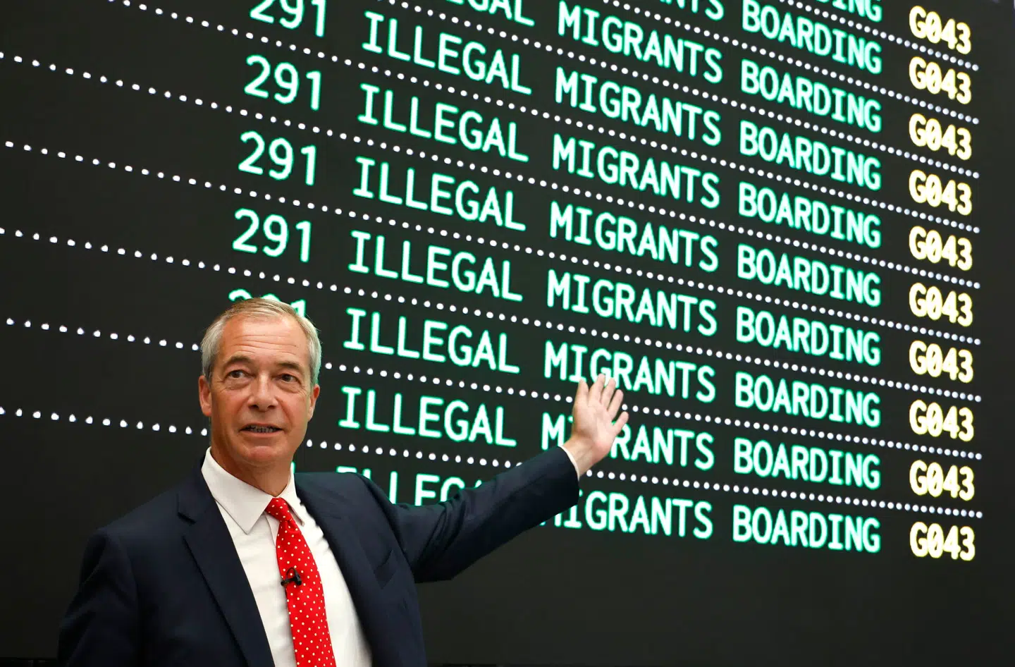 Nigel Farage under et pressemøde i Oxfords lufthavn. Foto: Tolga Akmen, Scanpix