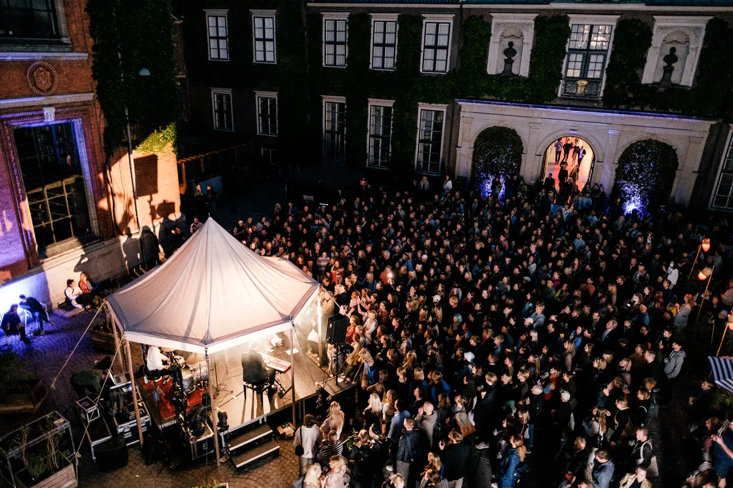 Golden Days er tilbage i september. Denne gang med kærlighed på menuen.