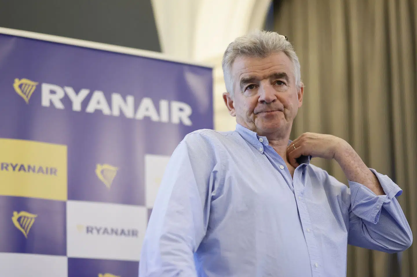 Ryanair-direktør Michael O' Leary vil belønne medarbejdere, der fanger passagerer, der medbringer håndbagage, der er større, end flyselskabet tillader. (Arkivfoto).