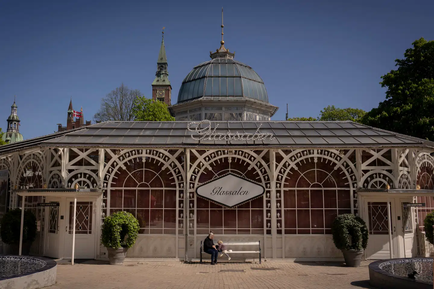Musikken fejlede ikke noget, da Glassalen i Tivoli dannede ramme om en klassisk koncert. Men resten fik Berlingskes anmelder til at gyse.