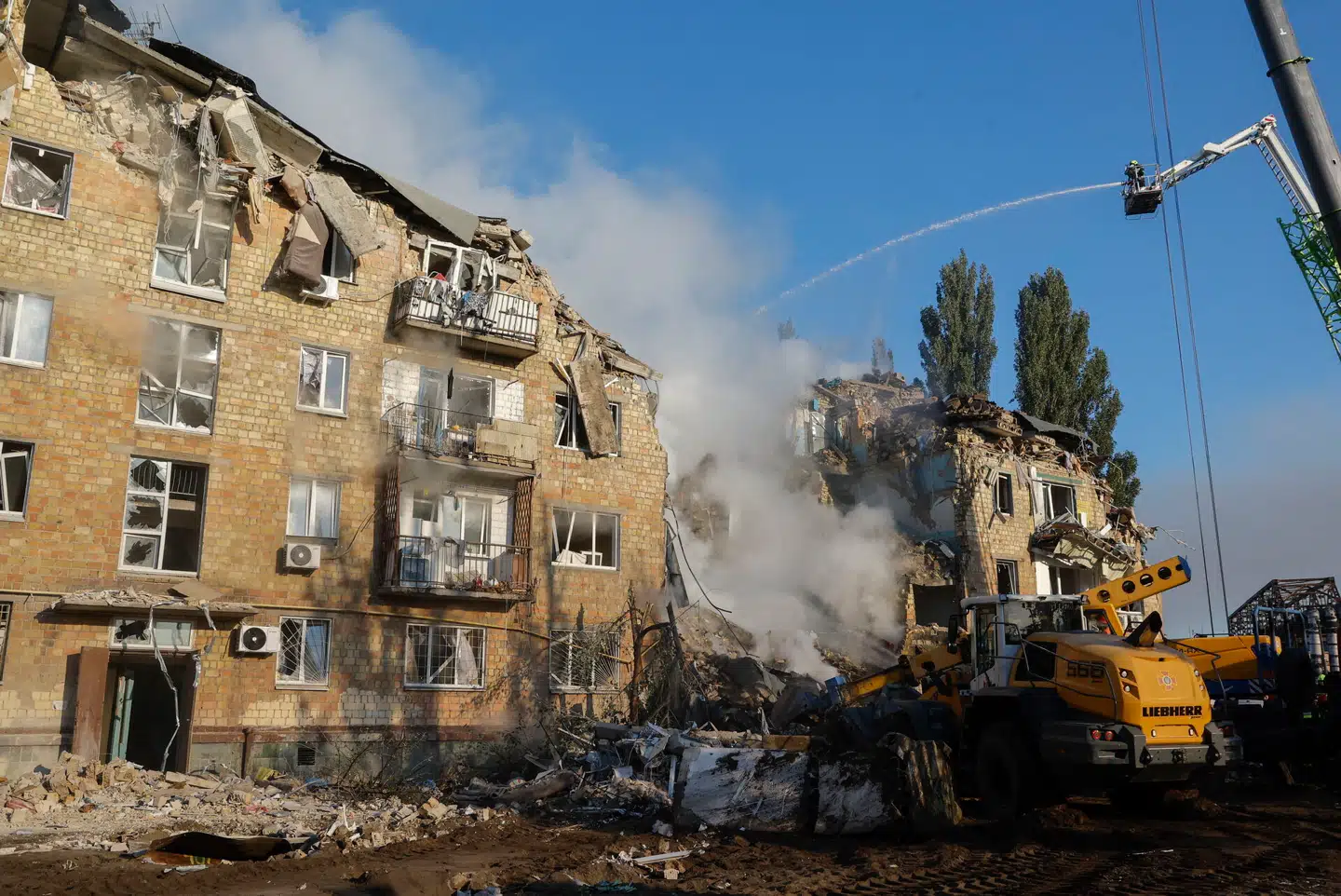 Redningsarbejde i Kyiv efter nattens angreb. Foto: Sergey Dolzhenko, Scanpix
